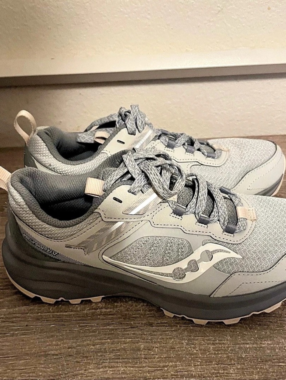 Saucony Excursion TR17 Gray & White Athletic Shoes